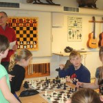 Lærer Arne Callesen instruerer