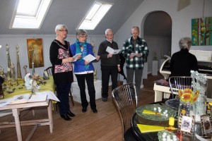 Mellem udstillinger fra v. Henny Rosendahl, Gré Froentjes, Jørgen Olsen og Keld Kristiansen. Ved orglet Annelise Stope