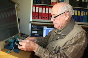 Hans Fielsø scanner huse og gårde og lægger ind efter vejnavn. 